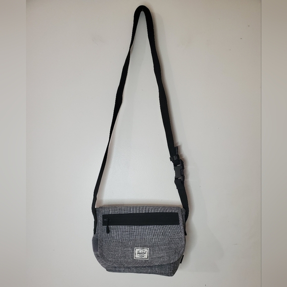 Herschel Classic Canvas Messenger Bag Black Grey White - Picture 4 of 16